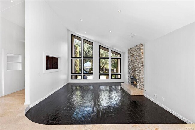 Photo - 643 Vista Valinda