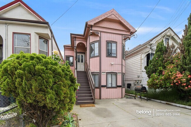 Photo - 3221 Helen St