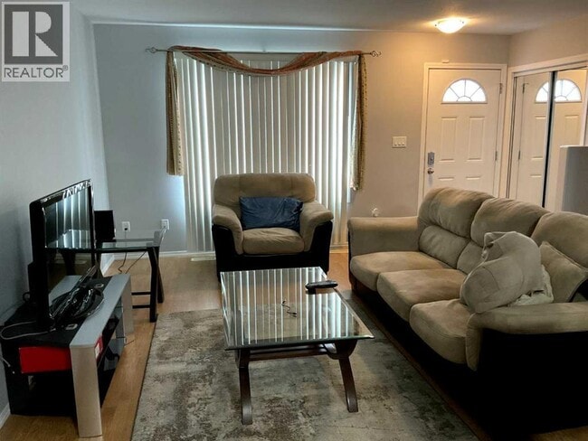 Photo - 4801-4847 47 Ave