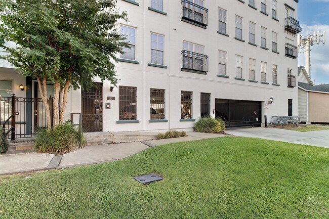 Photo - 2216 Chenevert St Unidad 11