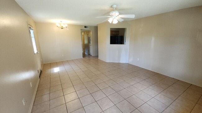 Photo - 1411 N Hartford Ave