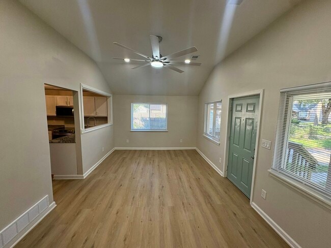 1140 E Elza Ave