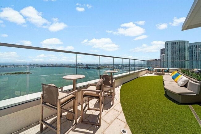 Building Photo - 2150 N Bayshore Dr Unit 202 Rental