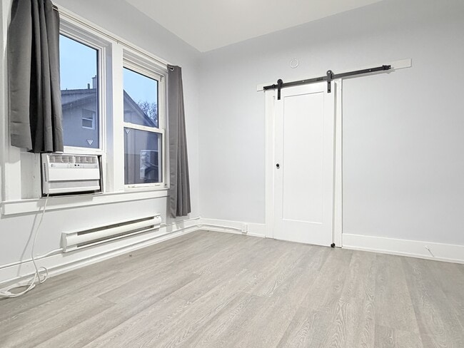 Photo - 1495 Gladstone Ave Unit 204