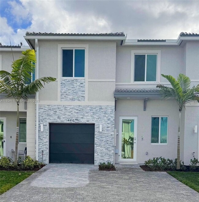 Building Photo - 632 SE 14th Ct