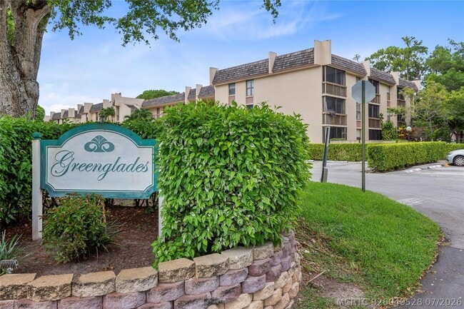 Building Photo - 8429 Forest Hills Dr Unit 304