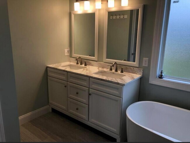 Photo - 147 Morris Ct