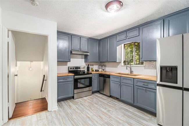 Photo - 240 Wellington Dr