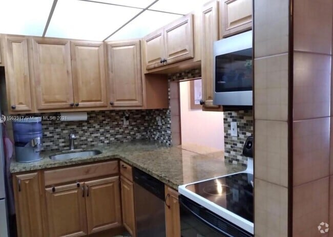 Building Photo - 1 bedroom in North Miami FL 33162 Rental