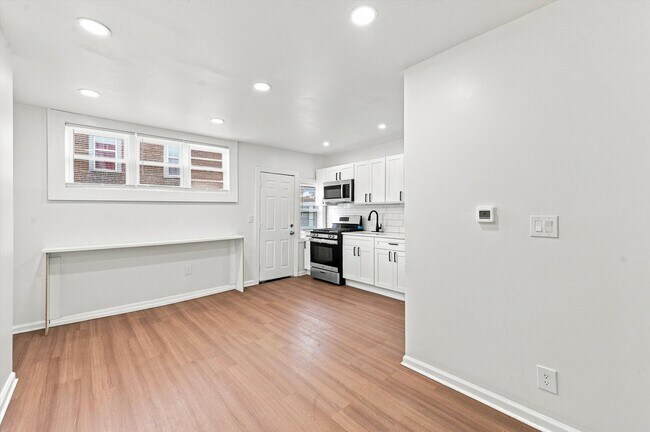 Photo - 6711 Linmore Ave