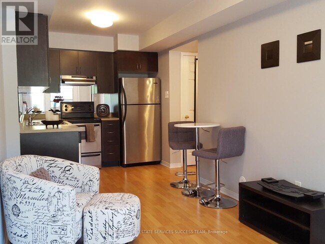 Photo - 4975 Southampton Dr