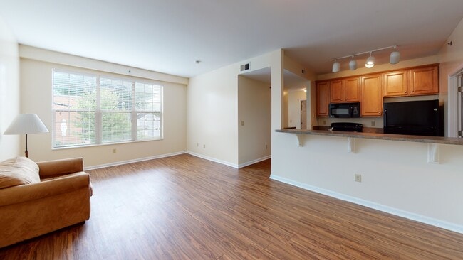 18 S Poplar, Uptown Oxford