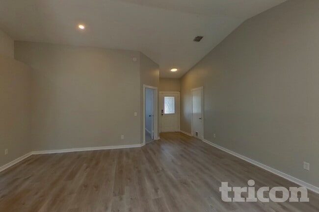 Photo - 12124 Roundham Ln N