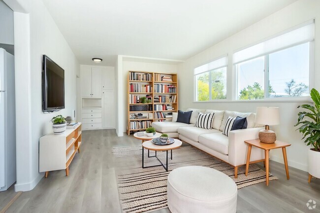 Building Photo - Garnet / Noyes Avenue Unit 2078.5 Rental