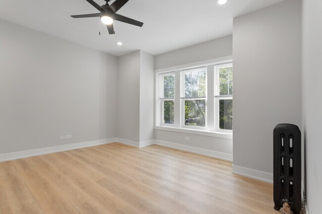 Photo - 1904 W Morse Ave Unit 1