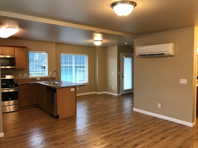 Photo - 2031 Alder St Unit 104