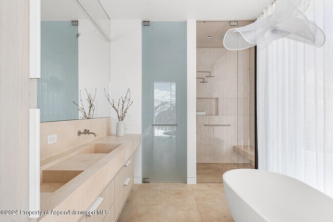 Photo - 580 Medicine Bow Rd