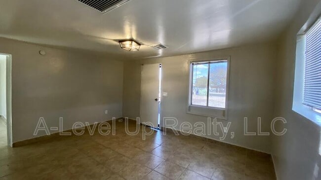 Photo - 3909 S 14th Ave Unidad #1