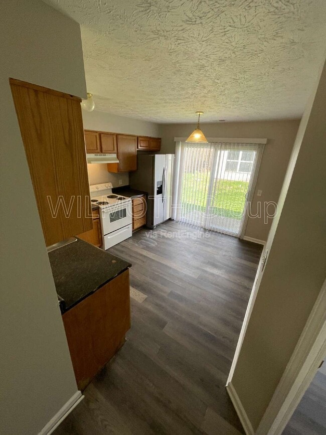 Photo - 7756 Mountain Stream Way