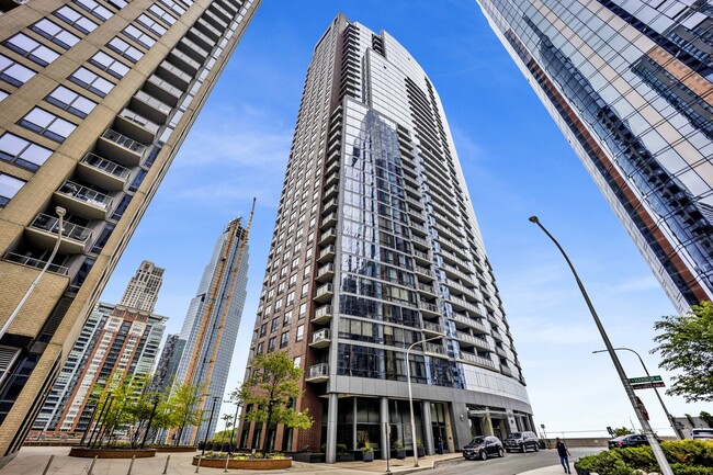 Building Photo - 450 E Waterside Dr Unit 2005