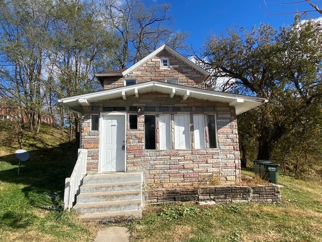 Building Photo - FRI1011 Unit 1