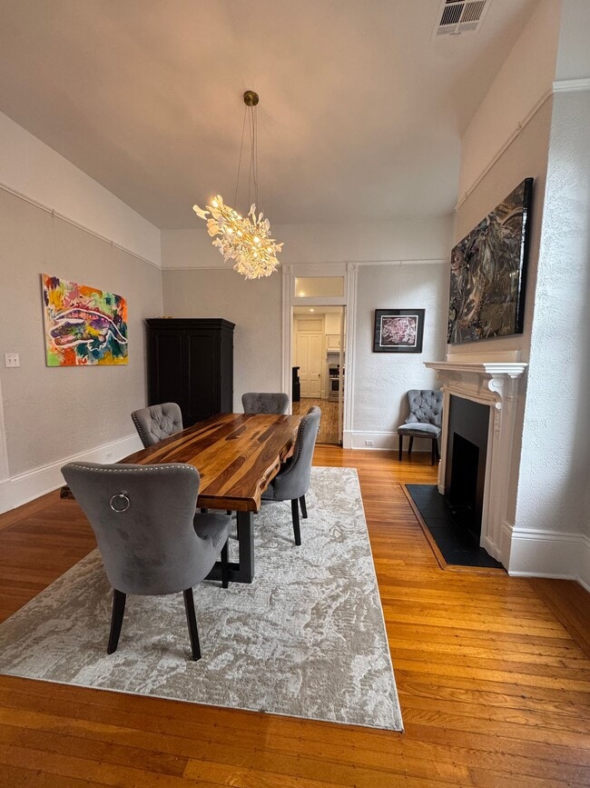 Photo - Spacious 4bed/ 3bath home located in the heart of Uptown - Partially furnished *** Unit 1660