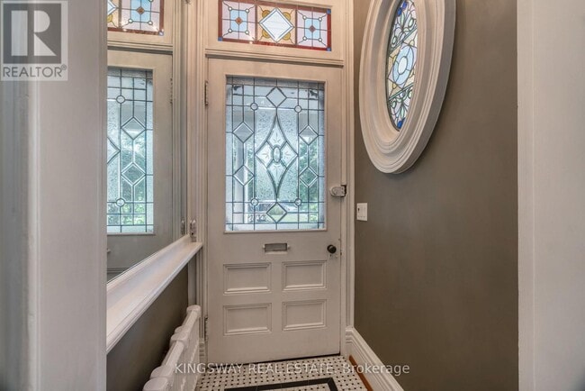 Photo - 166 High Park Ave