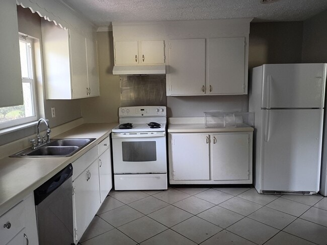Photo - 1802 E 58th St