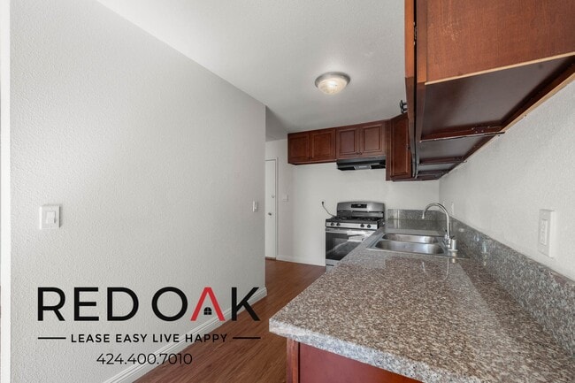 Photo - 17830 Sherman Way Unidad 331