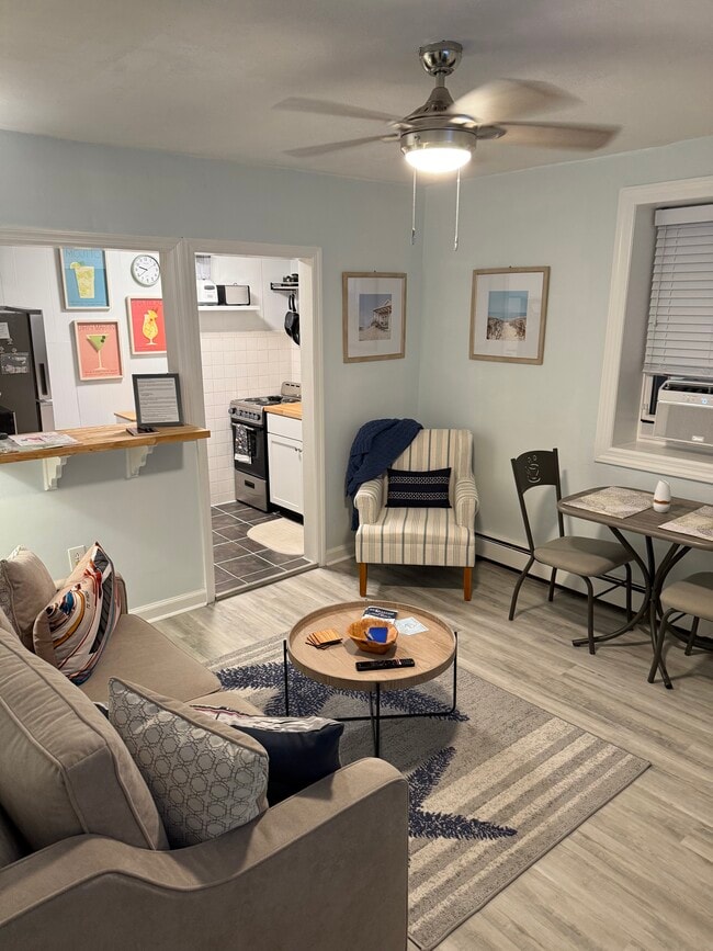 Building Photo - 3401 Ocean Ave Unit 9 Rental