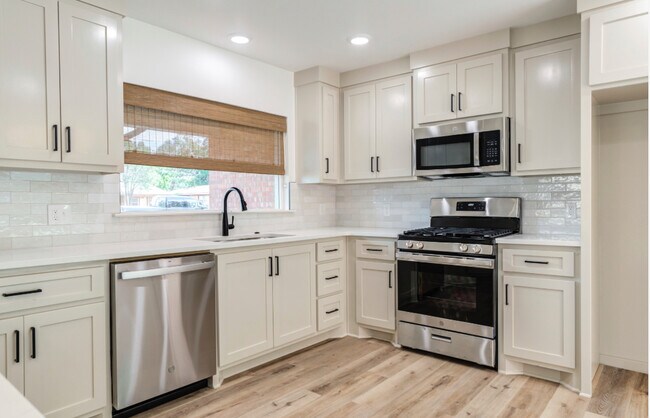 Photo - 2812 54th St