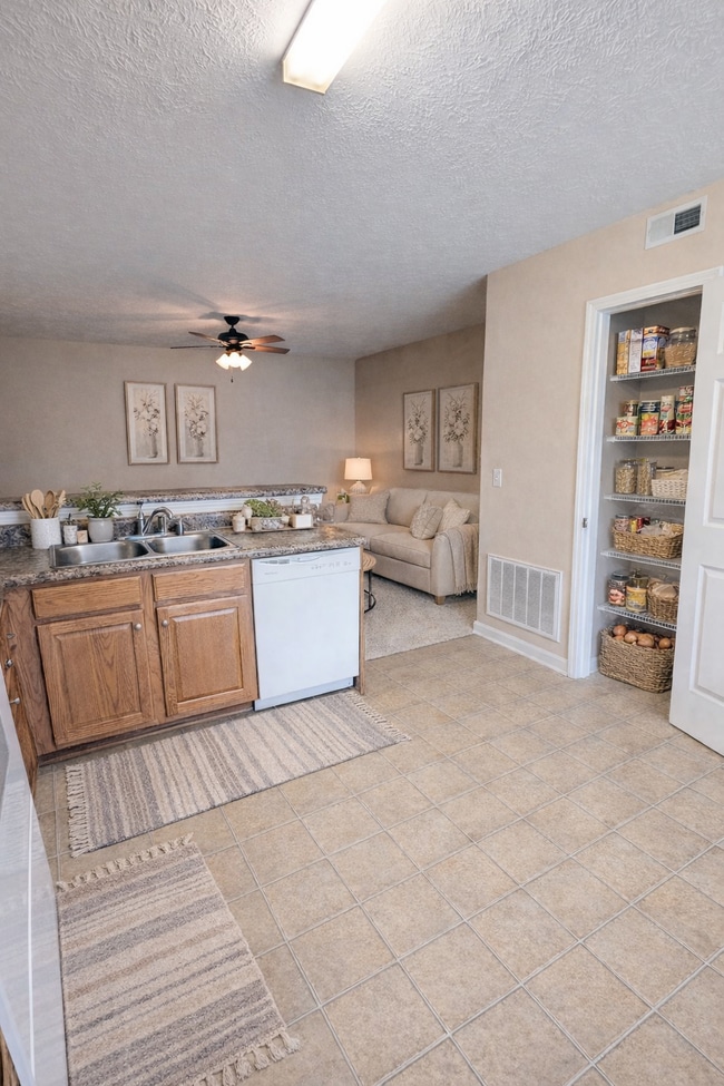 Building Photo - 6807 West Pages Lane