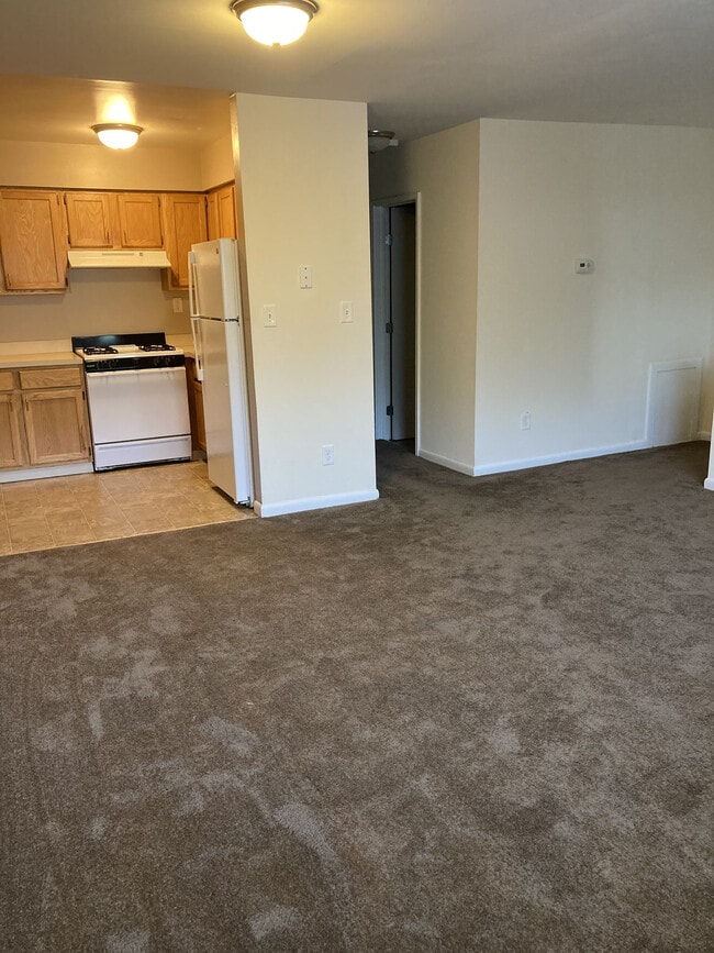 Hollybush Gardens Apartments Glassboro, NJ