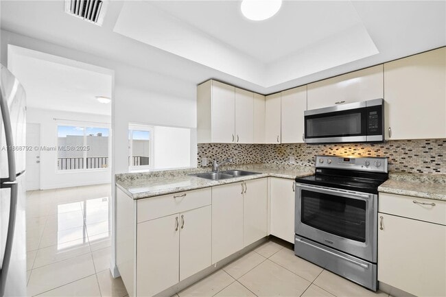 Building Photo - 1400 NE 169th St Unit 301 Rental
