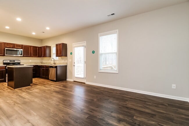 Photo - 155 Oakdale Ave