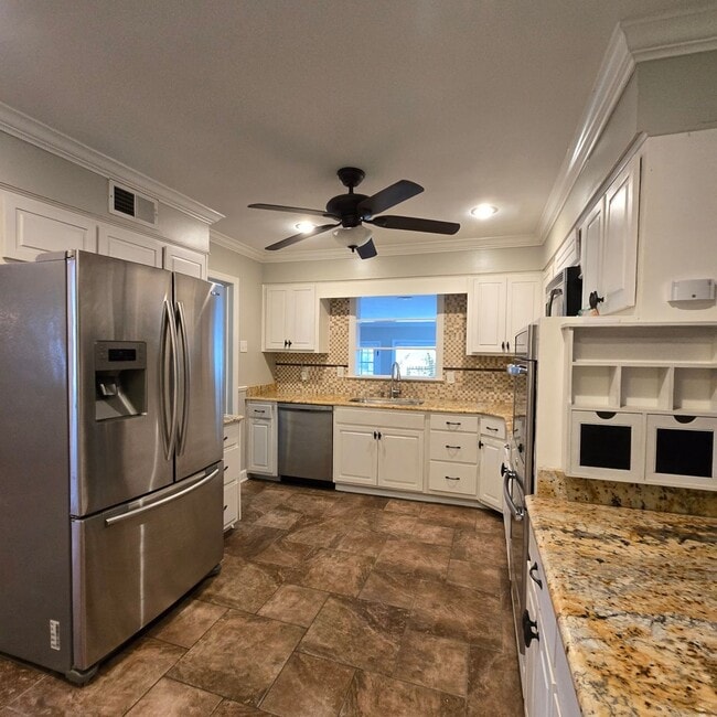 Photo - 1264 Yorkshire Dr