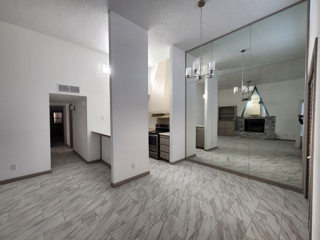 Photo - 112 Canyon View Ct NE