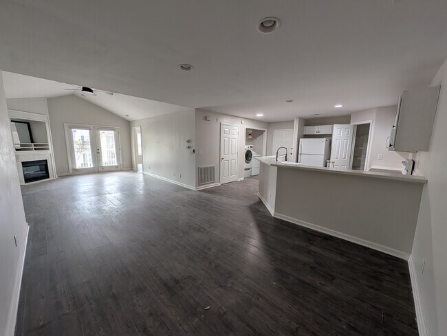 Spacious Living Area - 5004 Hunters Trail Unit 14