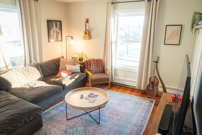 Building Photo - 4 Tyndale St Unit 2