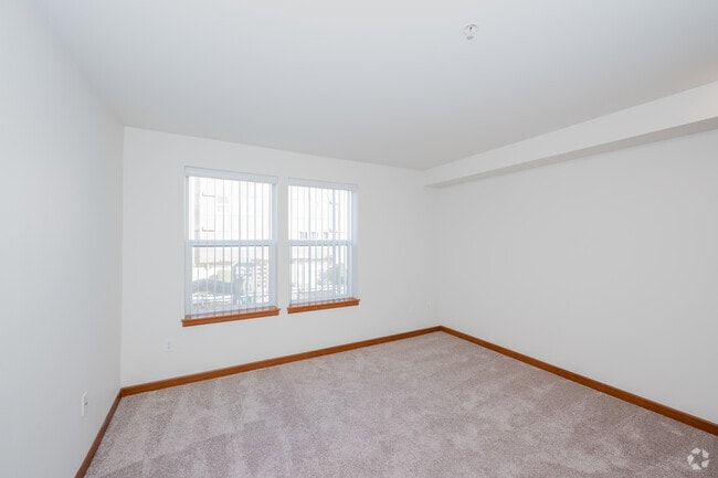 2BR, 1BA - 740SF - Bedroom