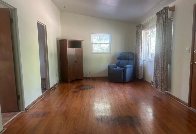 Photo - 61 Leicester Dr Unit A