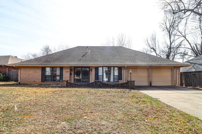 Building Photo - Located in South Tulsa - 3 Bedroom Home!!