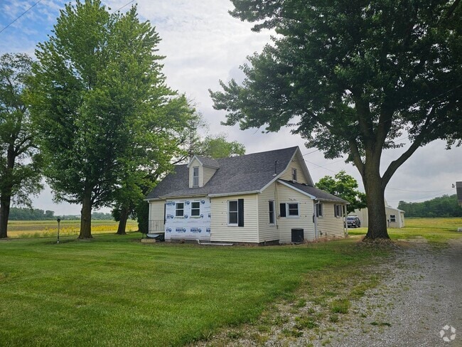 Building Photo - Country Living Rental