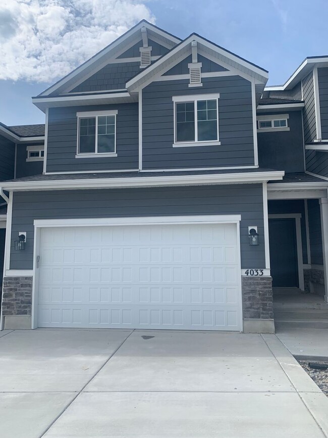 Building Photo - 6 Brand New Townhomes