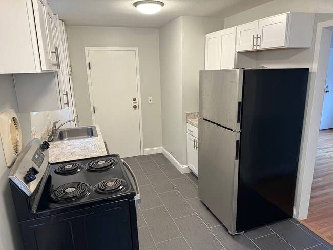 Photo - 378 Park Rd Apartments Unit B2