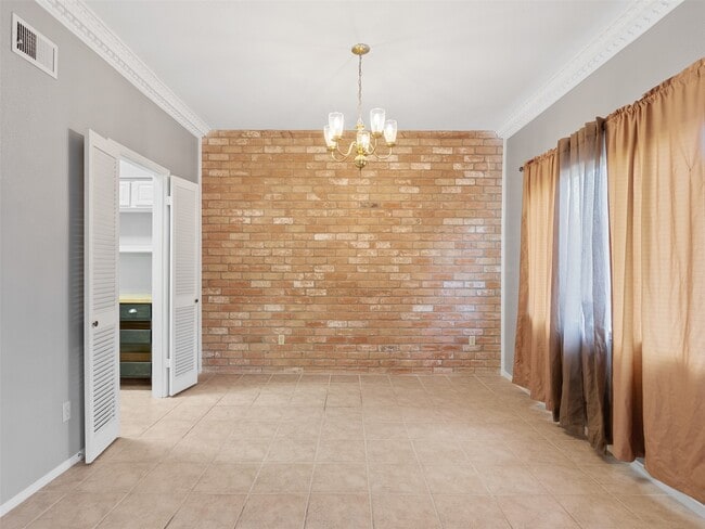 Building Photo - 3748 Lake St