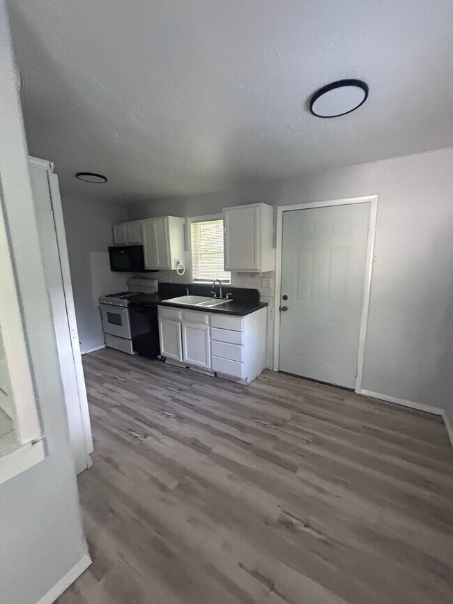 Photo - 7534 Blanding Dr