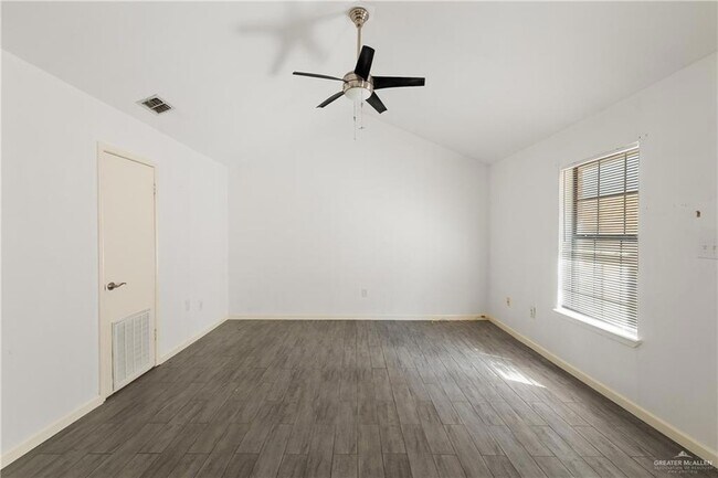 Photo - 901 Galveston Ave W