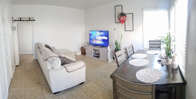 Living Room - 2823 W Vernon Ave Apartamentos Unidad 2823