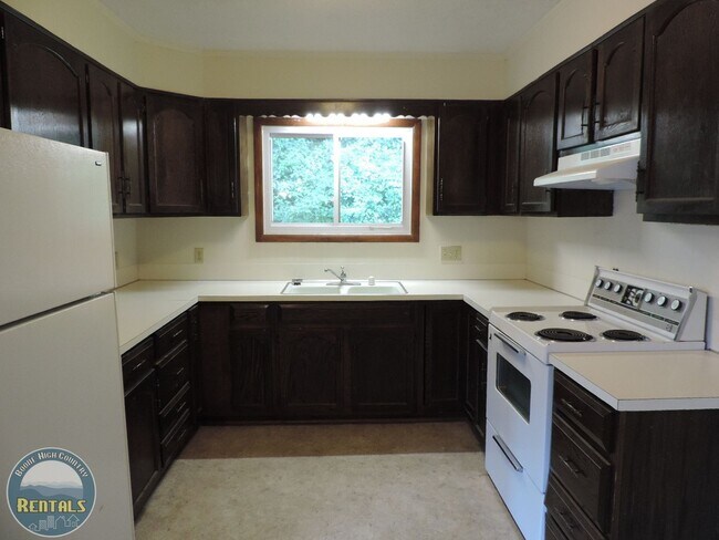 Photo - Upper Duplex off Pinnacle--Close to Campus!